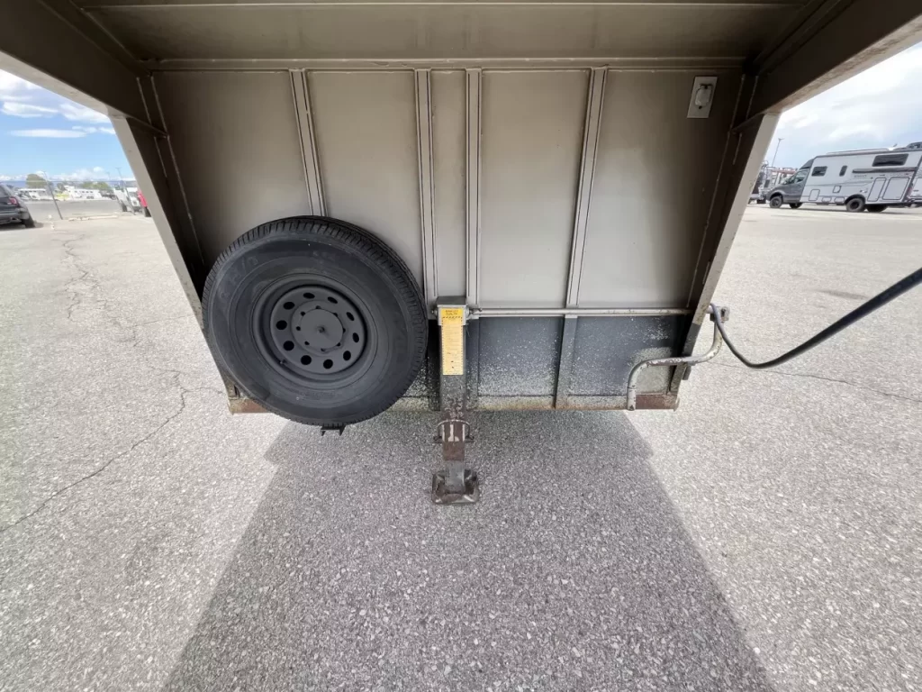 2001 Titan 3 Horse Gooseneck - Image 2