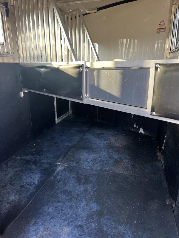 2022 Sundowner 3 Horse Slant GN Trailer - Image 2