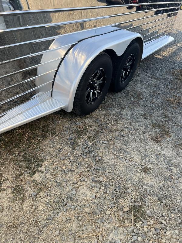 2022 Sundowner 3 Horse Slant GN Trailer - Image 4