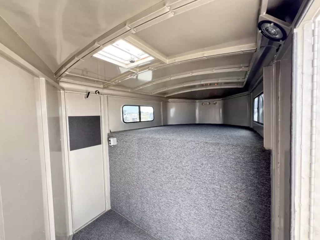 2001 Titan 3 Horse Gooseneck - Image 12