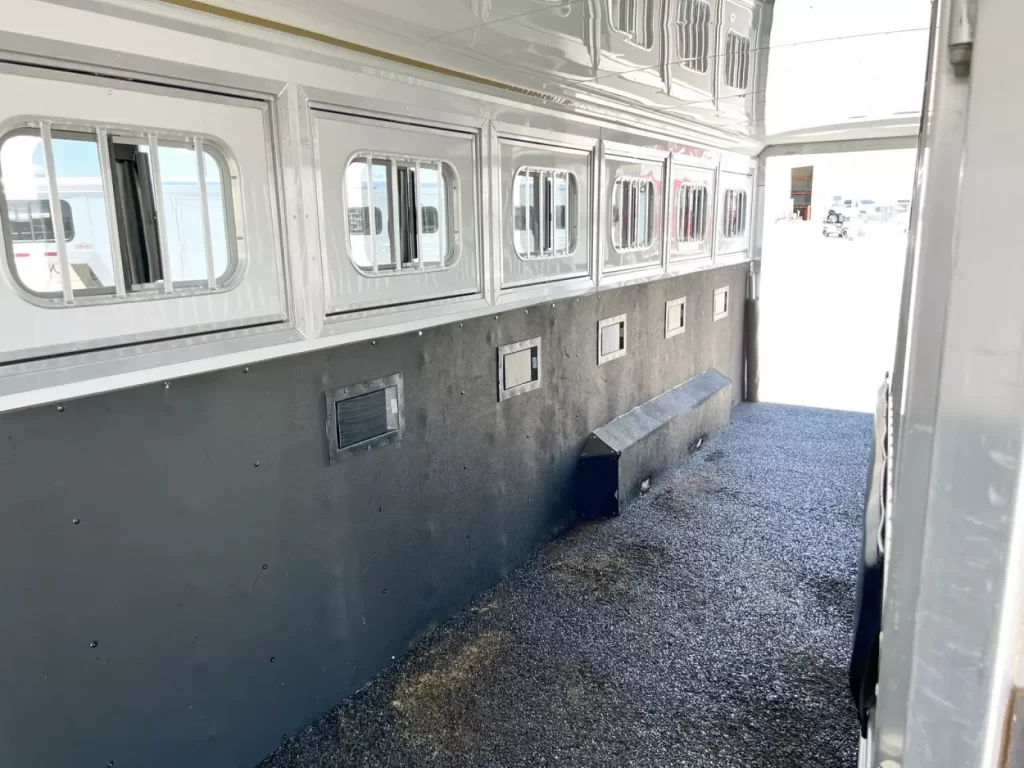 2015 Sooner 6 Horse Gooseneck for Sale - Image 4