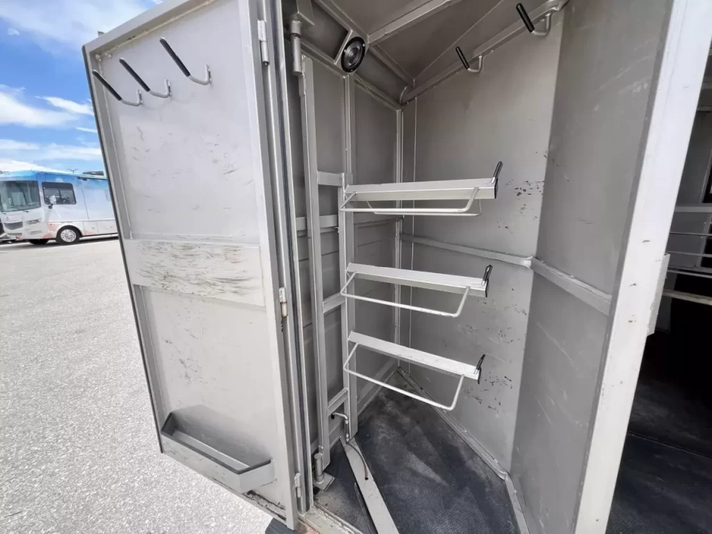 2001 Titan 3 Horse Gooseneck - Image 7