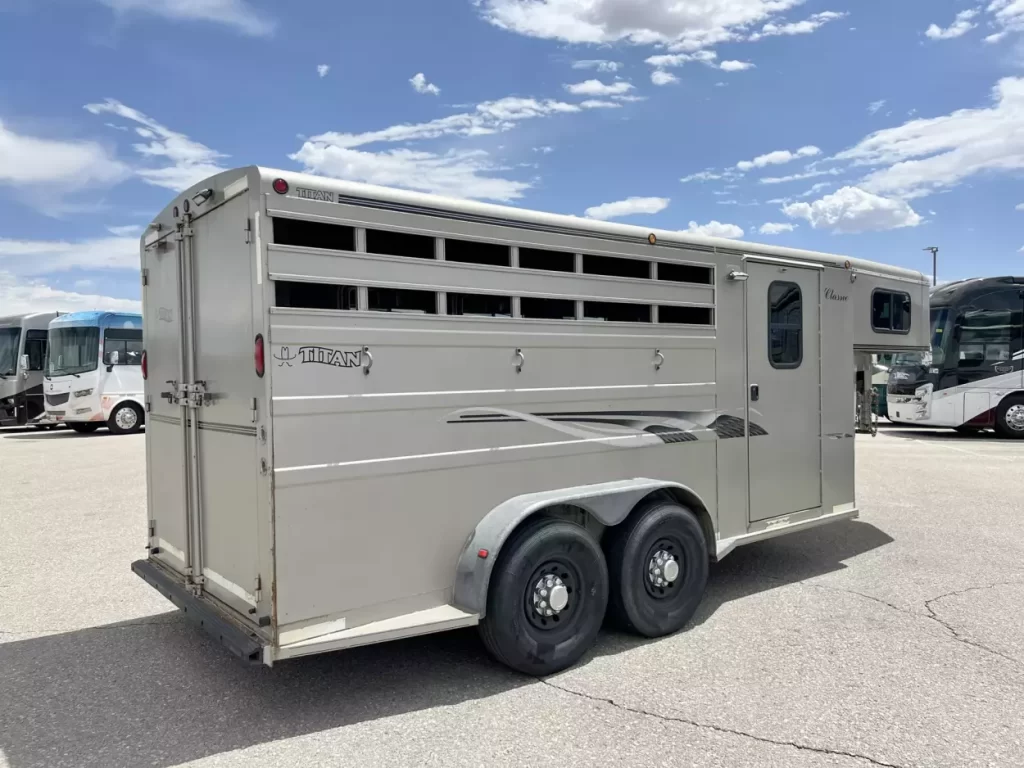 2001 Titan 3 Horse Gooseneck - Image 10