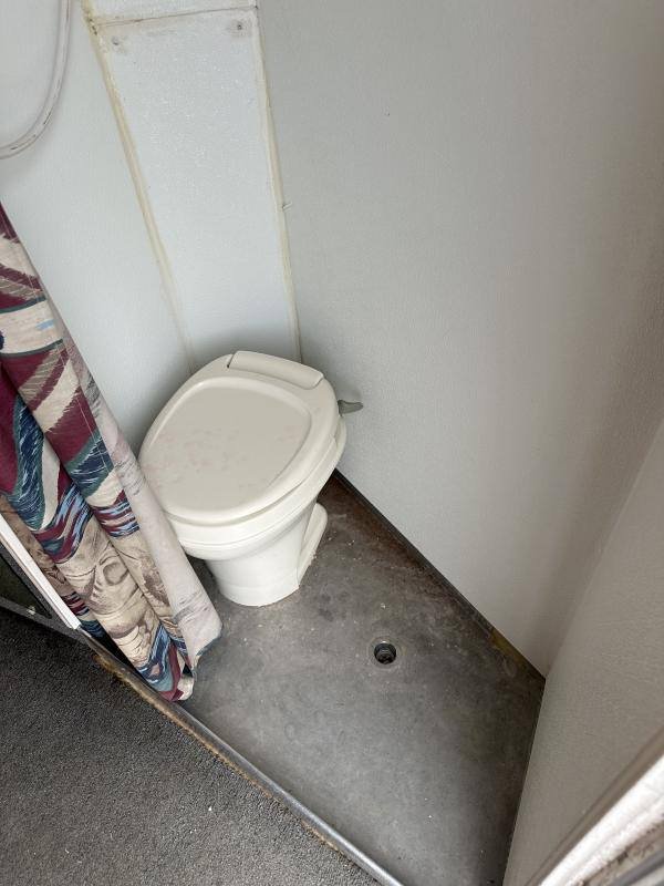 2004 Hart Trailers 3H GN Weekender Horse Trailer - Image 7