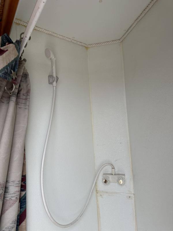 2004 Hart Trailers 3H GN Weekender Horse Trailer - Image 5