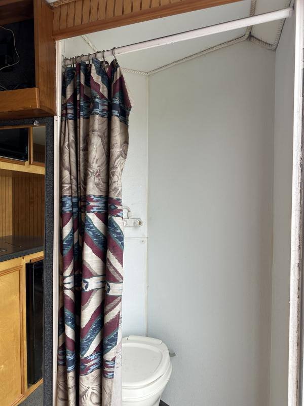 2004 Hart Trailers 3H GN Weekender Horse Trailer - Image 4