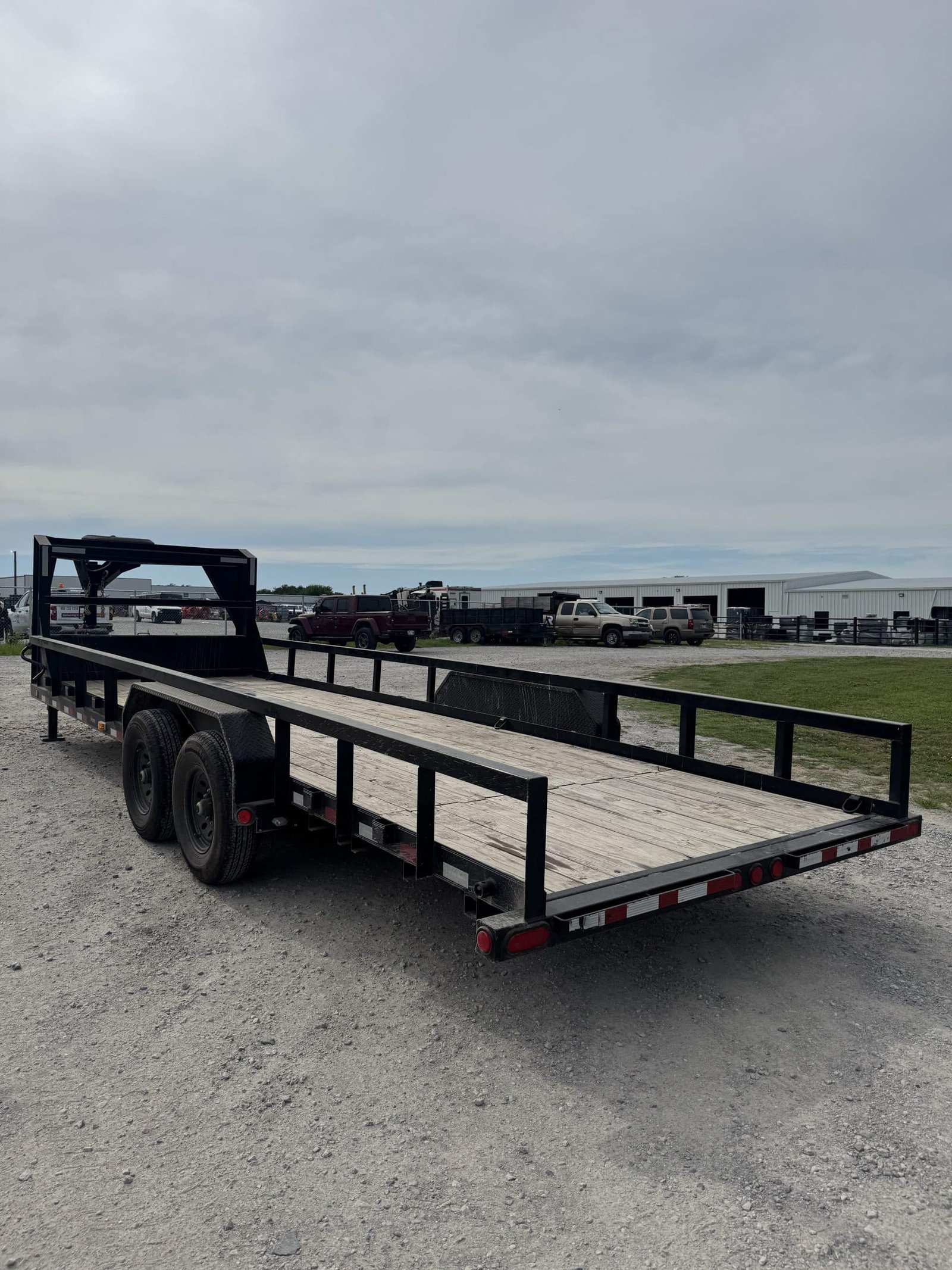 2022 PJ 7×32 Gooseneck Pipe Top Trailer - Image 6