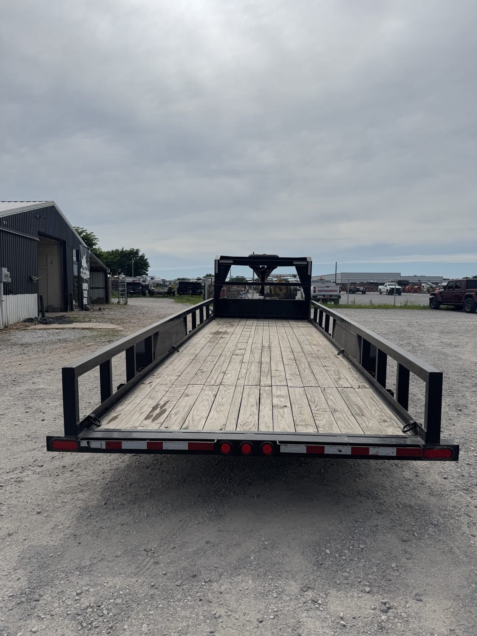 2022 PJ 7×32 Gooseneck Pipe Top Trailer - Image 7