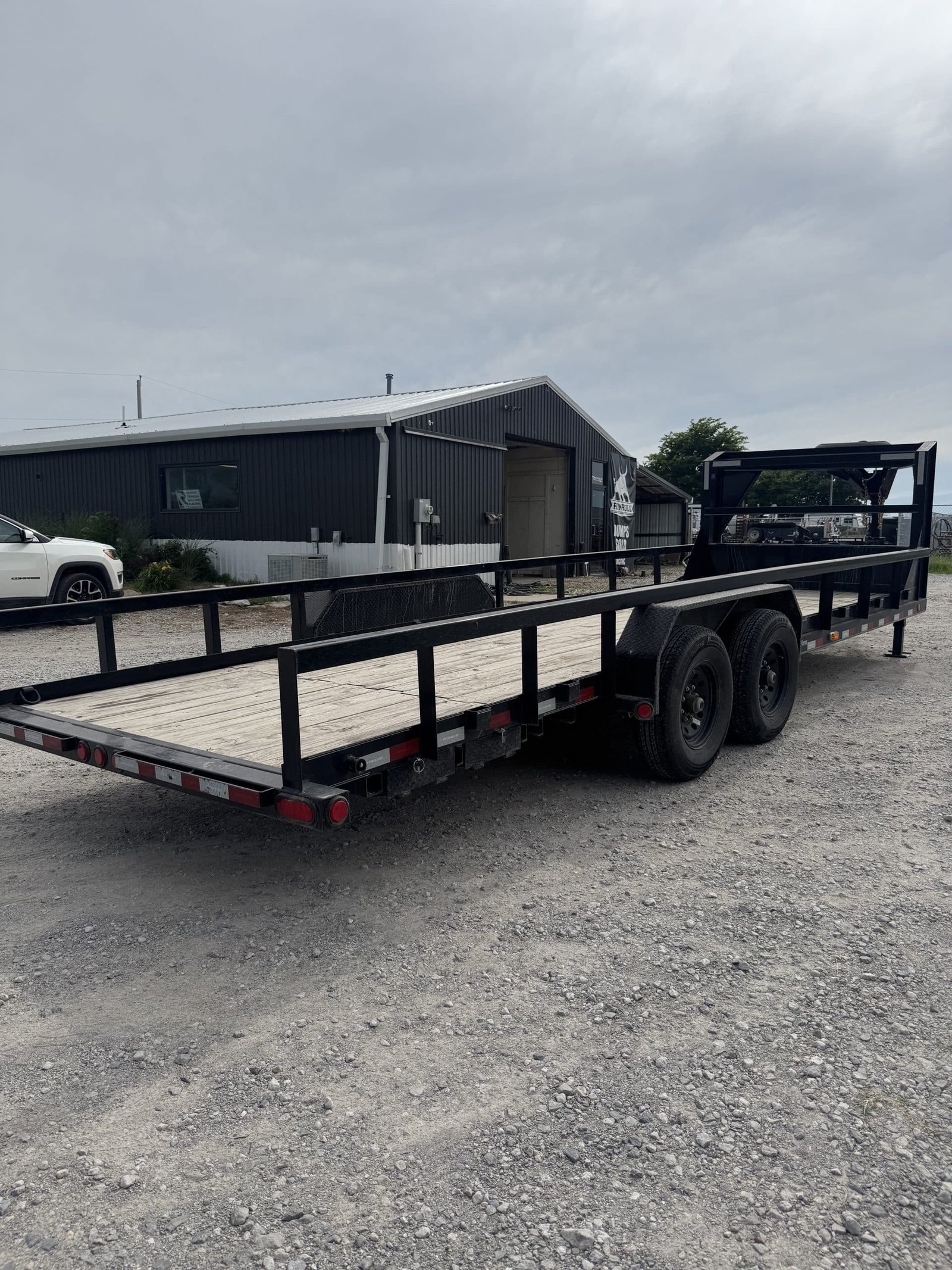 2022 PJ 7×32 Gooseneck Pipe Top Trailer - Image 8
